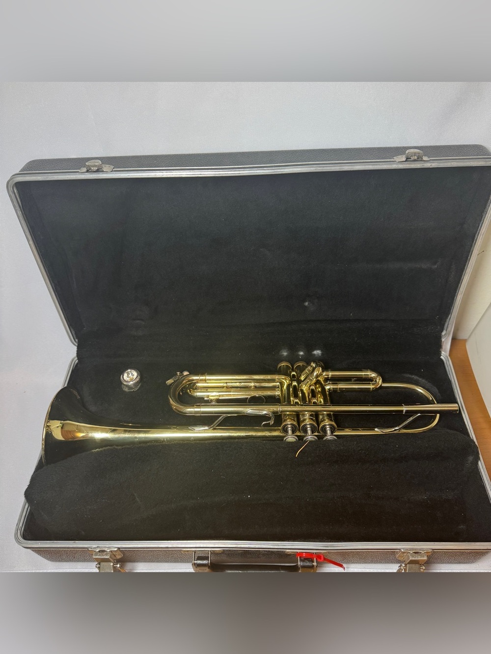 Vintage Bundy Vincent Bach Trumpet ML USA w/ Case & Mouthpiece Tested Air